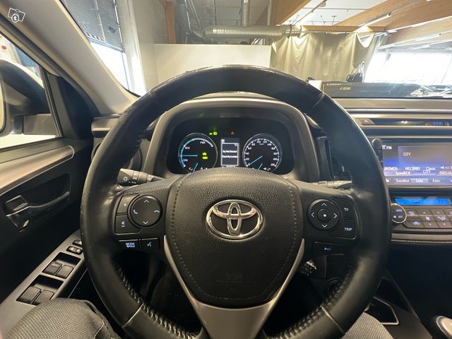 Toyota RAV4 16