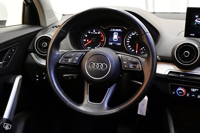 Audi Q2 14