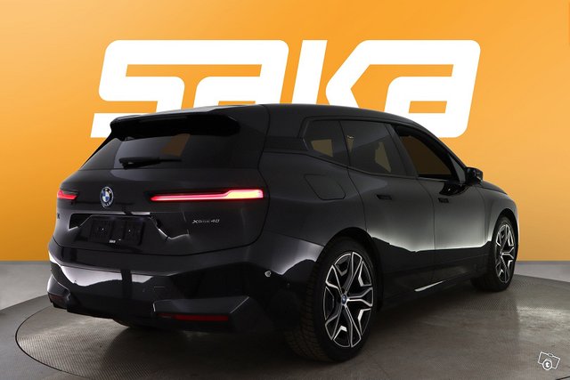 BMW IX 8