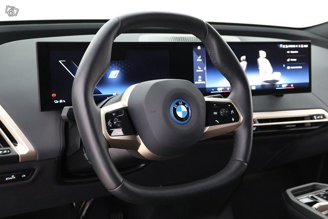 BMW IX 13