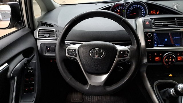 Toyota Verso 11