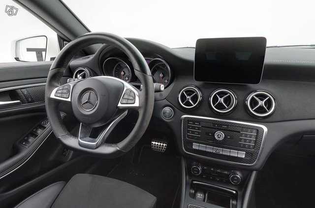 Mercedes-Benz CLA 5