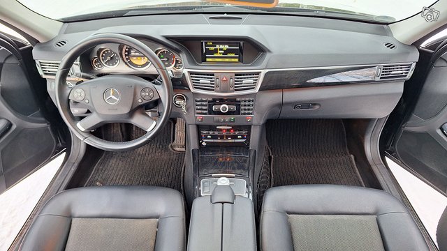 Mercedes-Benz E 220 8