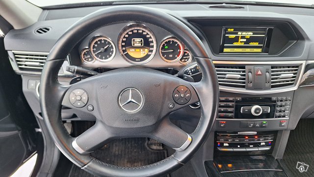 Mercedes-Benz E 220 15