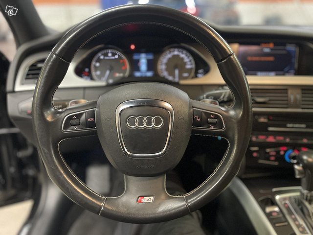 Audi S4 8