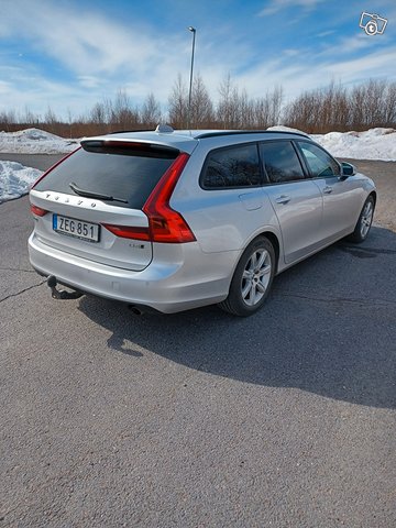 Volvo V90 4