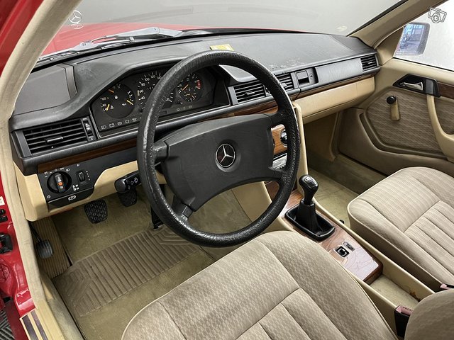 Mercedes-Benz E 5