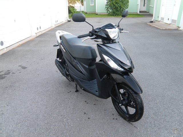 Suzuki uk110 2