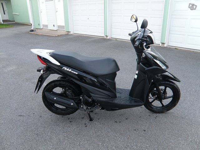 Suzuki uk110 3