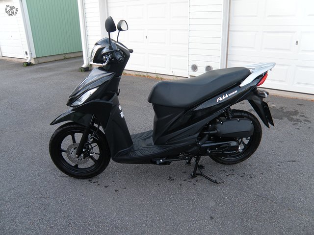 Suzuki uk110 4