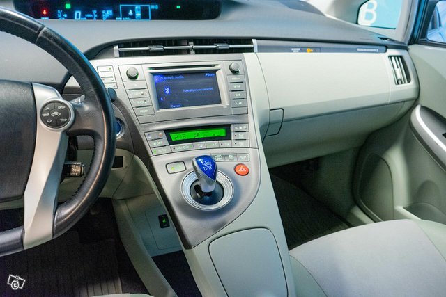 Toyota Prius Phev 4