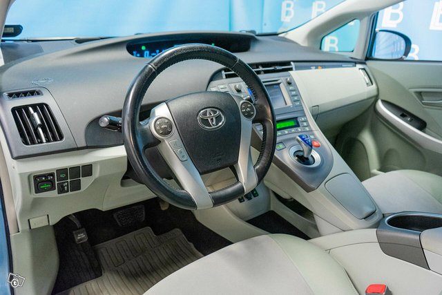 Toyota Prius Phev 19