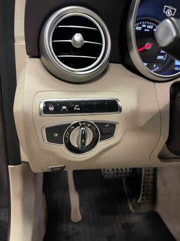 Mercedes-Benz C 8