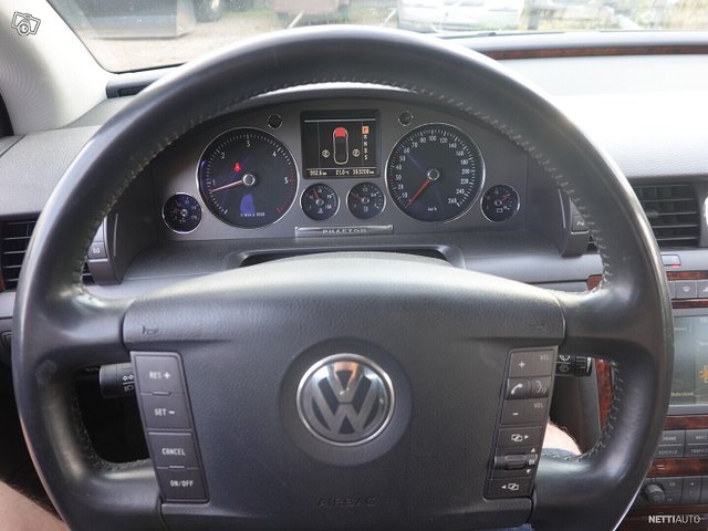 Volkswagen Phaeton 12