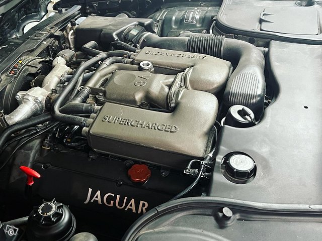 Jaguar XJ 13