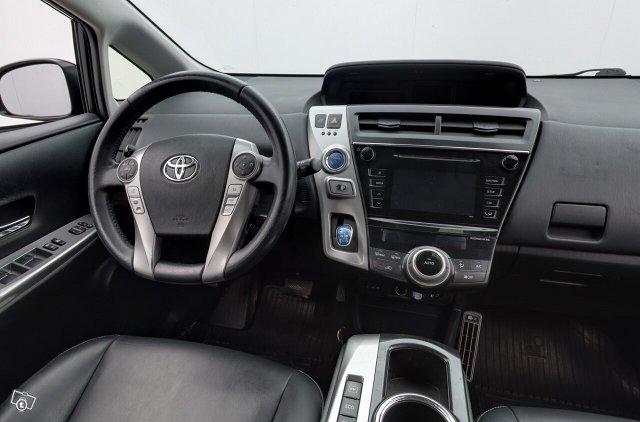 Toyota Prius+ 11