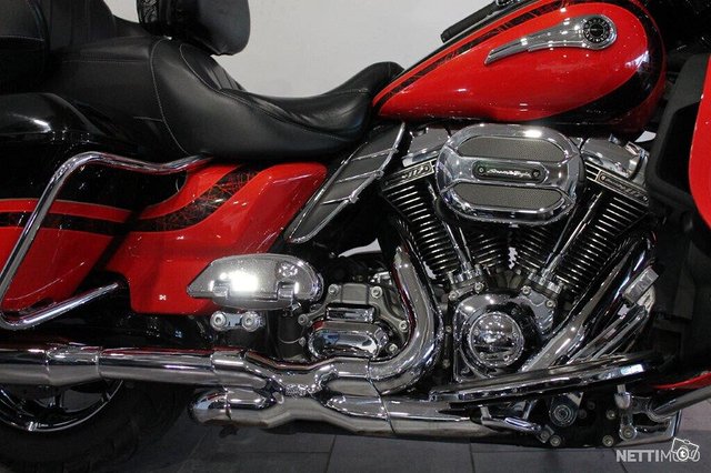 Harley-Davidson CVO 8
