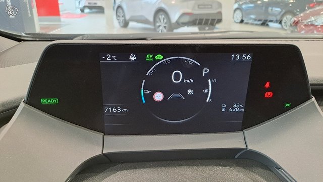Toyota Prius Plug-in 8