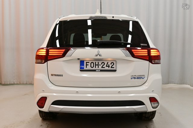 Mitsubishi Outlander PHEV 6