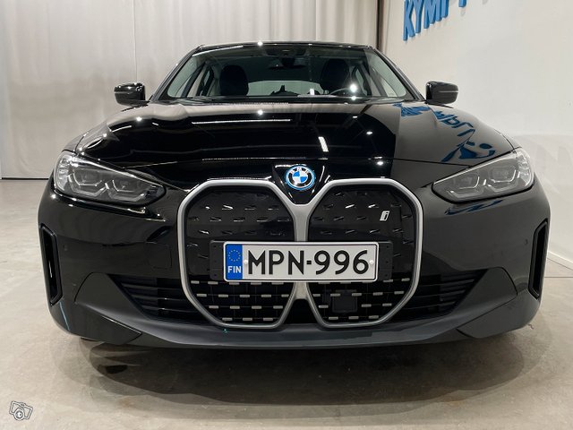 BMW I4 8