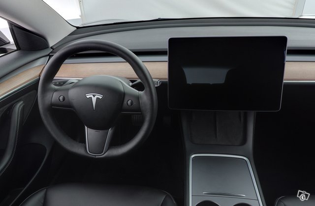 Tesla Model 3 9