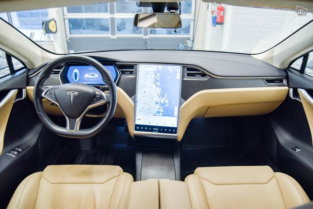 TESLA MODEL S 7