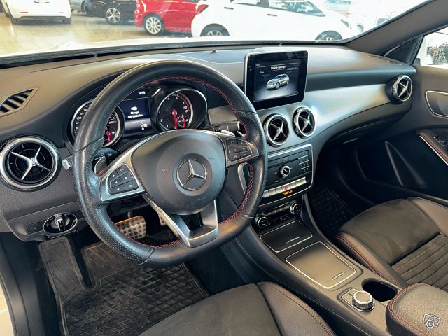 Mercedes-Benz GLA 7