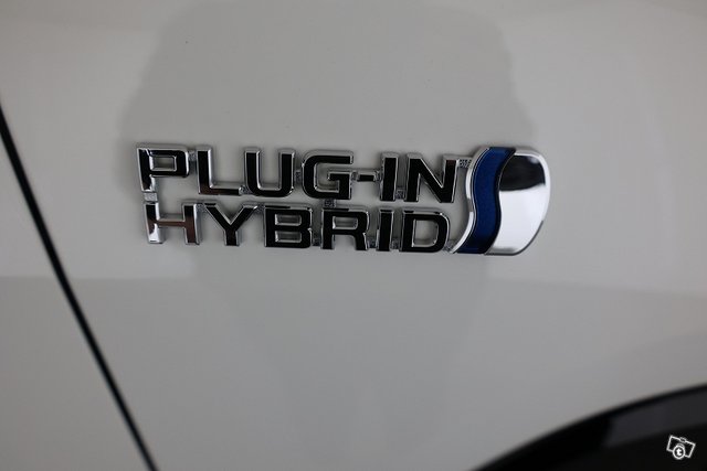 Toyota RAV4 Plug-in 22