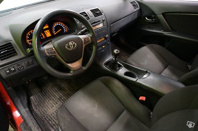 Toyota Avensis 4