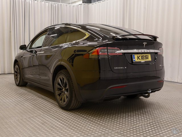 Tesla Model X 24
