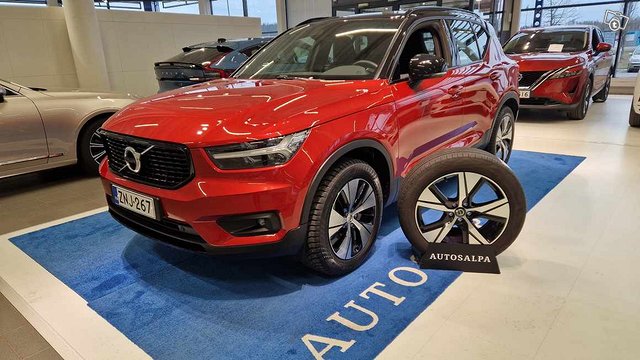 VOLVO XC40 2