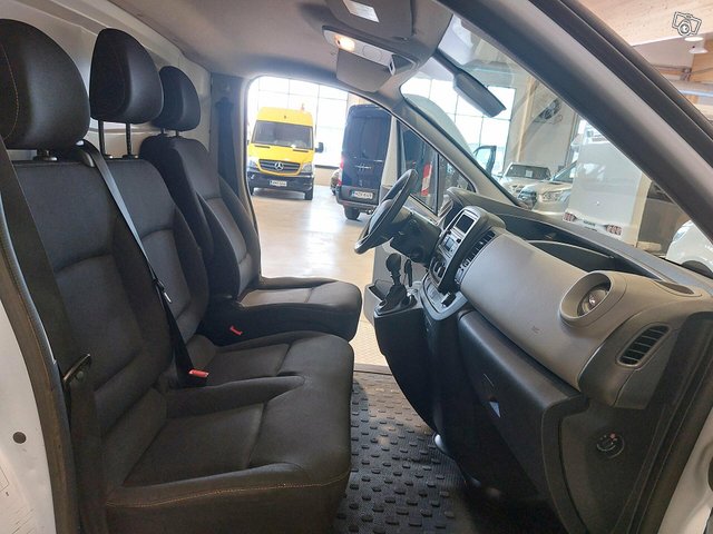 Renault Trafic 13