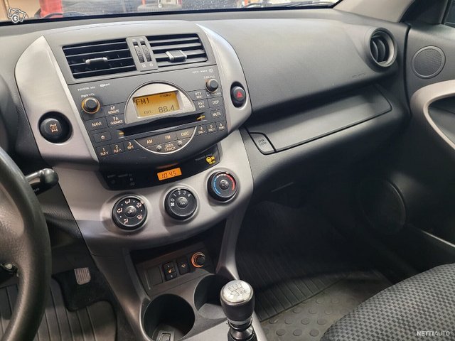 Toyota RAV4 16