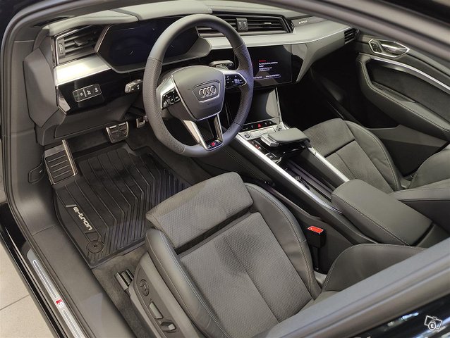 Audi Q8 E-tron 8