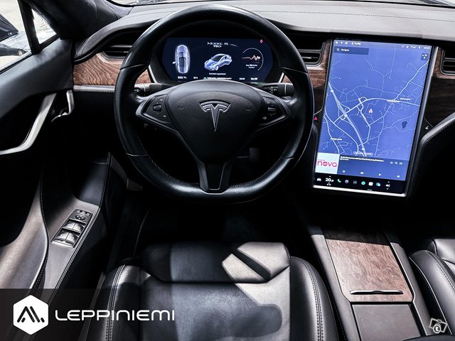 Tesla Model S 9