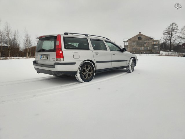 Volvo V70 3