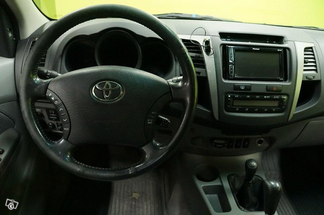 Toyota Hilux 14