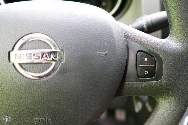 Nissan NV300 14