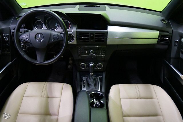 Mercedes-Benz GLK 8