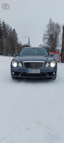 Mercedes-Benz E 320 4