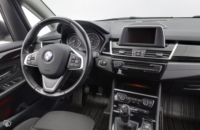BMW 216 11