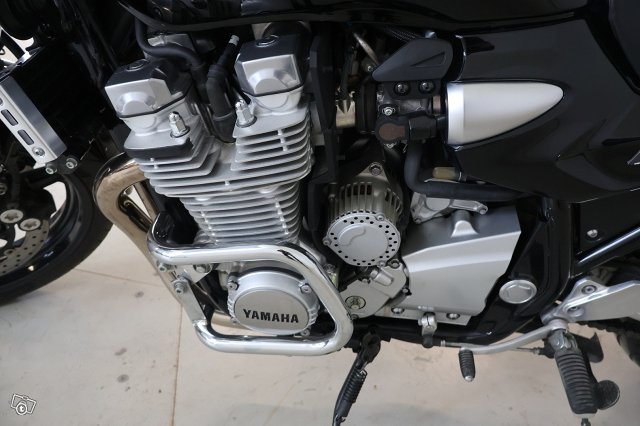 Yamaha XJR 13