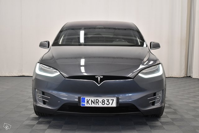 Tesla Model X 2