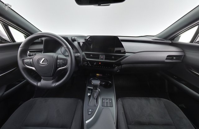 Lexus UX 10