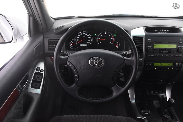 Toyota Land Cruiser 19