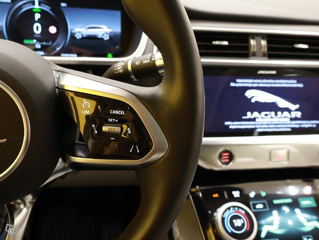 Jaguar I-Pace 7