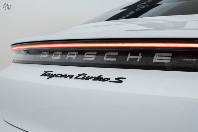 Porsche Taycan 7