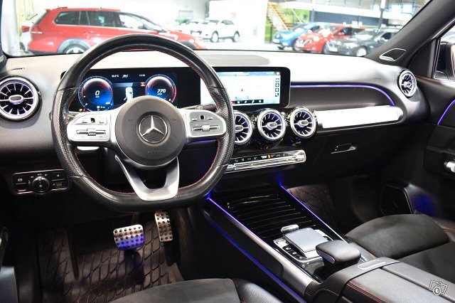 Mercedes-Benz GLB 8