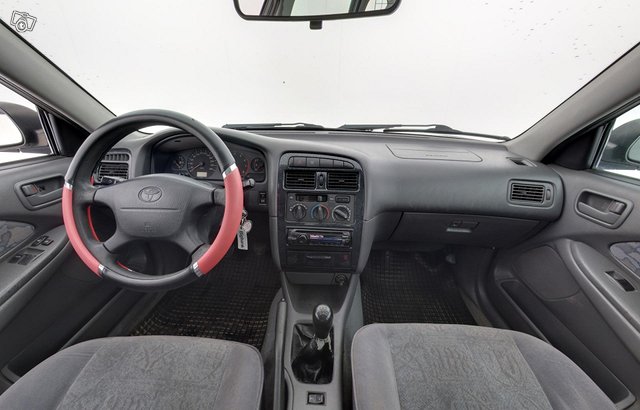 Toyota Avensis, kuva 1