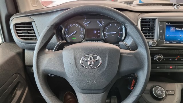 Toyota Proace 13